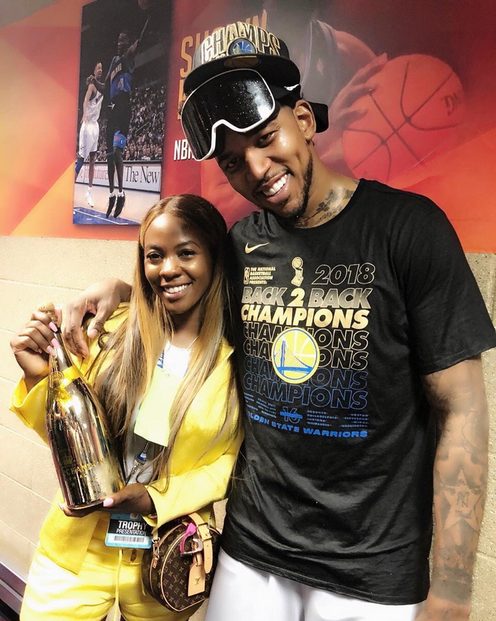 1名队友之 1名队友之